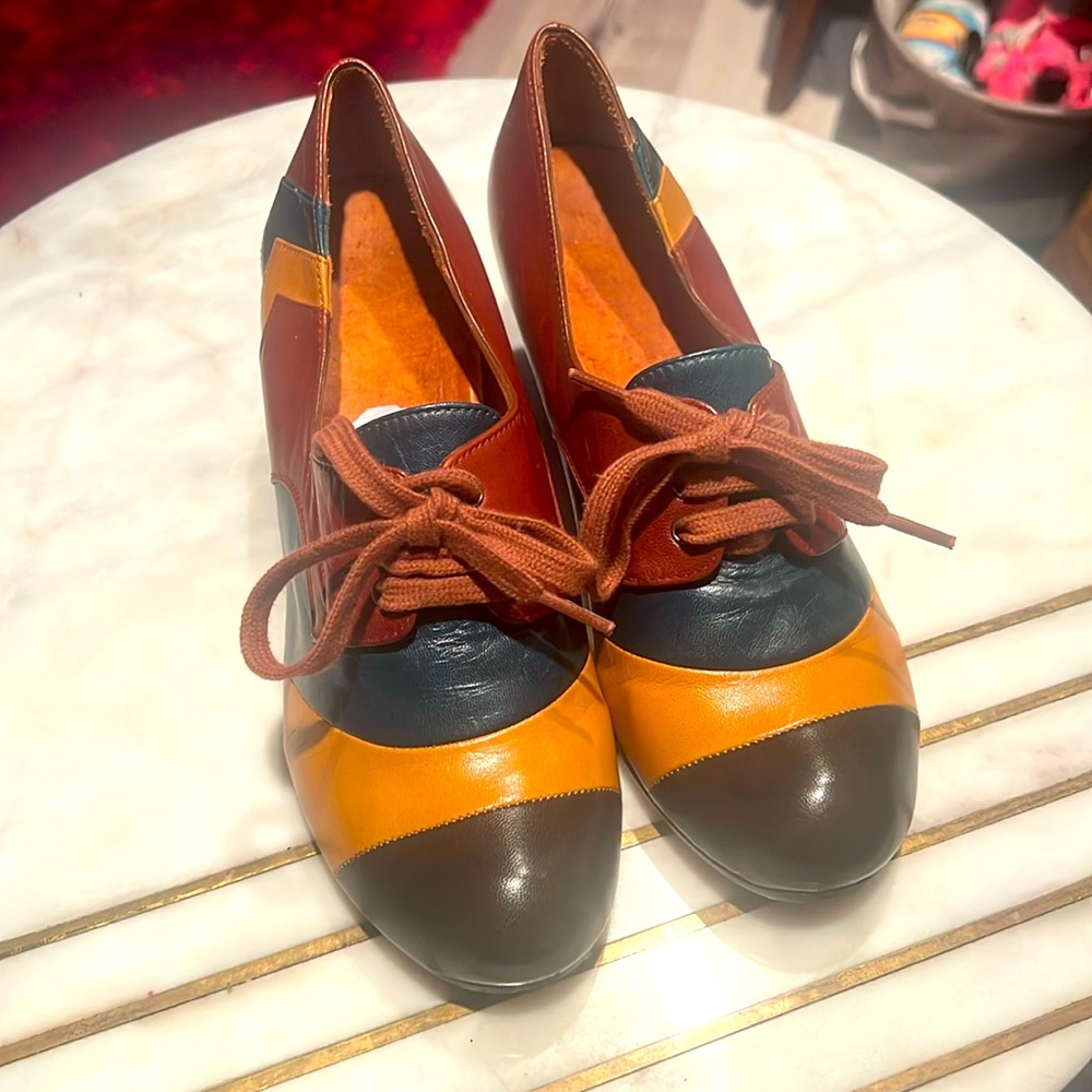 Lovely booties, vintage looking! Exceptionally comfortable!